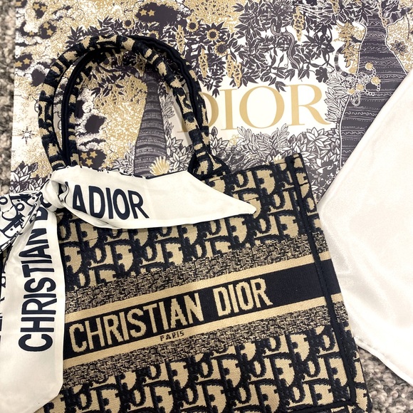 Dior Handbags - Tote Blue✨new